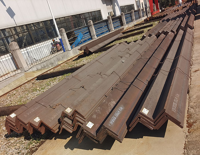 220*220*24的角鋼每米重量